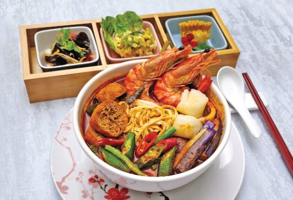 Toh Yuen Set Menu features steam fish, braised bamboo rice and fresh prawns, curry noodles