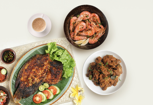 Ikan bakar, steamed prawns and rendang daging