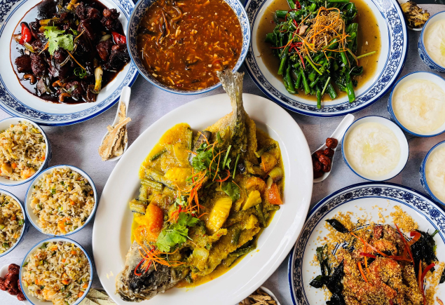 A variety of authentic Malay cuisines.