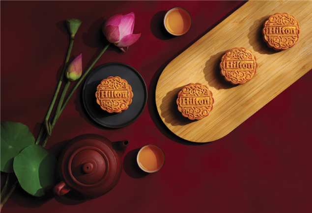 4 pieces of Hilton baked mooncakes.