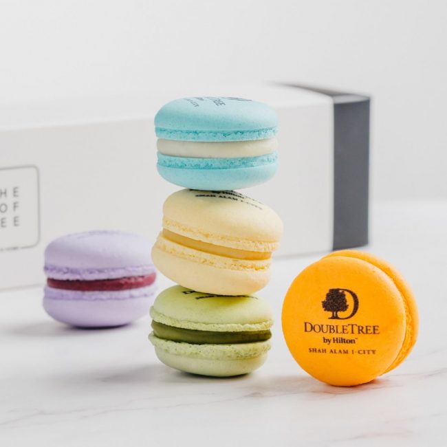A few pieces of macarons in different flavours and colours.