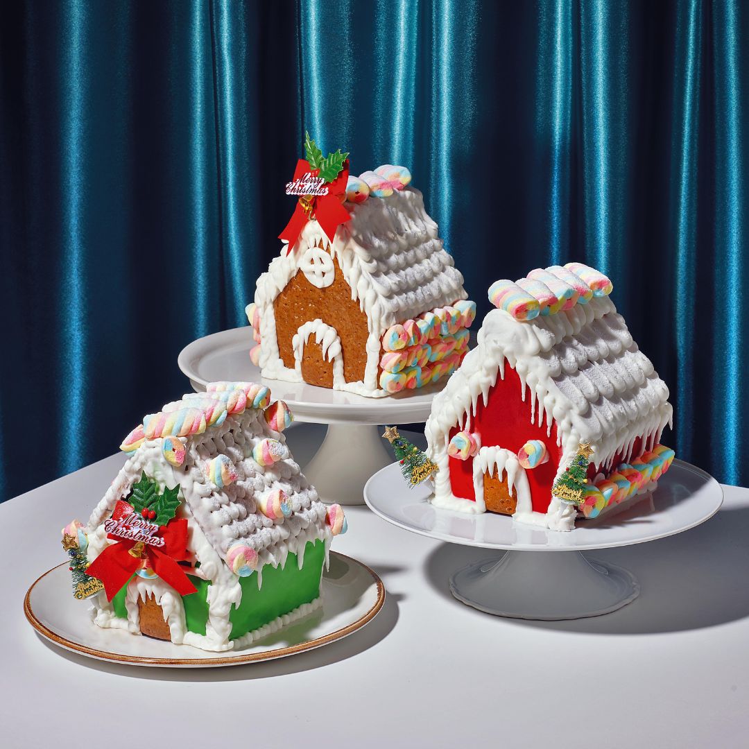 The photo shows three Christmas gingerbread house.
