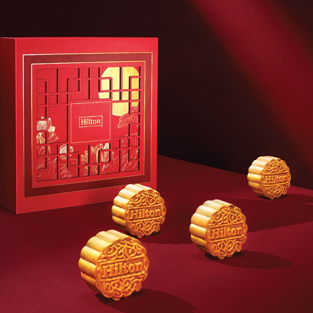 The national mooncake box with 4 pieces of baked mooncakes.